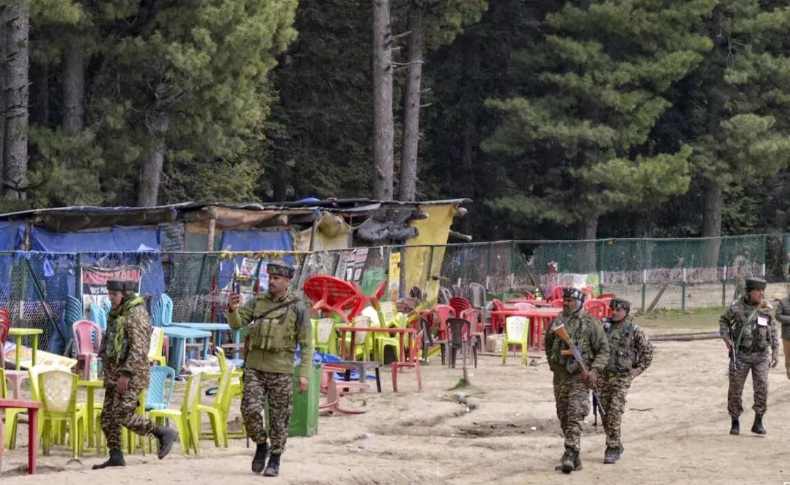 ಪಹಲ್ಗಾಮ್ ದಾಳಿಯ ಭಯೋತ್ಪಾದಕರಿಗೆ ಆಶ್ರಯ ನೀಡಿದ ಆರೋಪ: ಇಬ್ಬರು ಸ್ಥಳೀಯ ನಿವಾಸಿಗಳ ಬಂಧನ