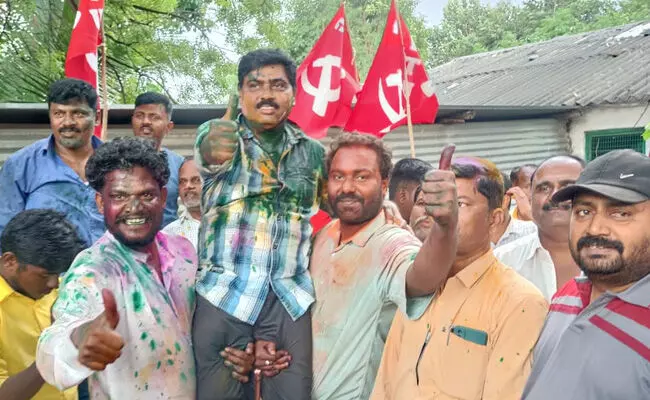 ರಾಯಚೂರು | ಹಟ್ಟಿ ಚಿನ್ನದ ಗಣಿ ಕಂಪನಿಯ ಕಾರ್ಮಿಕ, ಸಿಬ್ಬಂದಿ ಚುನಾವಣೆ ರಾಯಚೂರು | ಹಟ್ಟಿ ಚಿನ್ನದ ಗಣಿ ಕಂಪನಿಯ ಕಾರ್ಮಿಕ, ಸಿಬ್ಬಂದಿ ಚುನಾವಣೆ