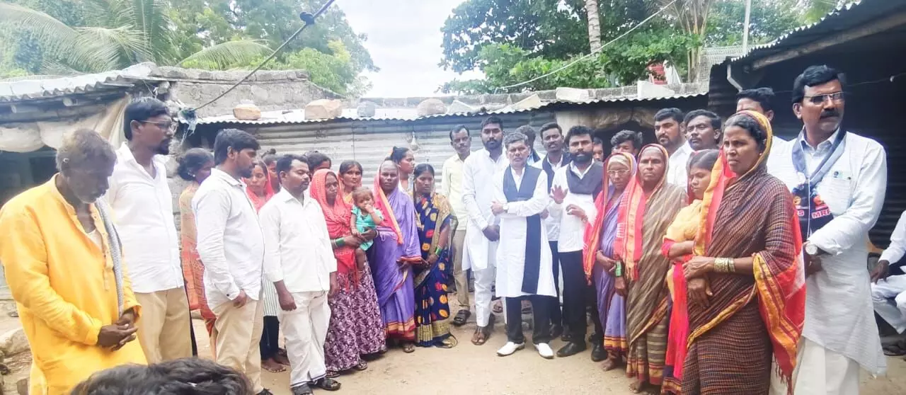 ಯಾದಗಿರಿ | ನಾಗರಾಳ ಗ್ರಾಮಕ್ಕೆ ಮಾದಿಗ ದಂಡೋರ ರಾಜ್ಯಾಧ್ಯಕ್ಷರ ಭೇಟಿ ಯಾದಗಿರಿ | ನಾಗರಾಳ ಗ್ರಾಮಕ್ಕೆ ಮಾದಿಗ ದಂಡೋರ ರಾಜ್ಯಾಧ್ಯಕ್ಷರ ಭೇಟಿ