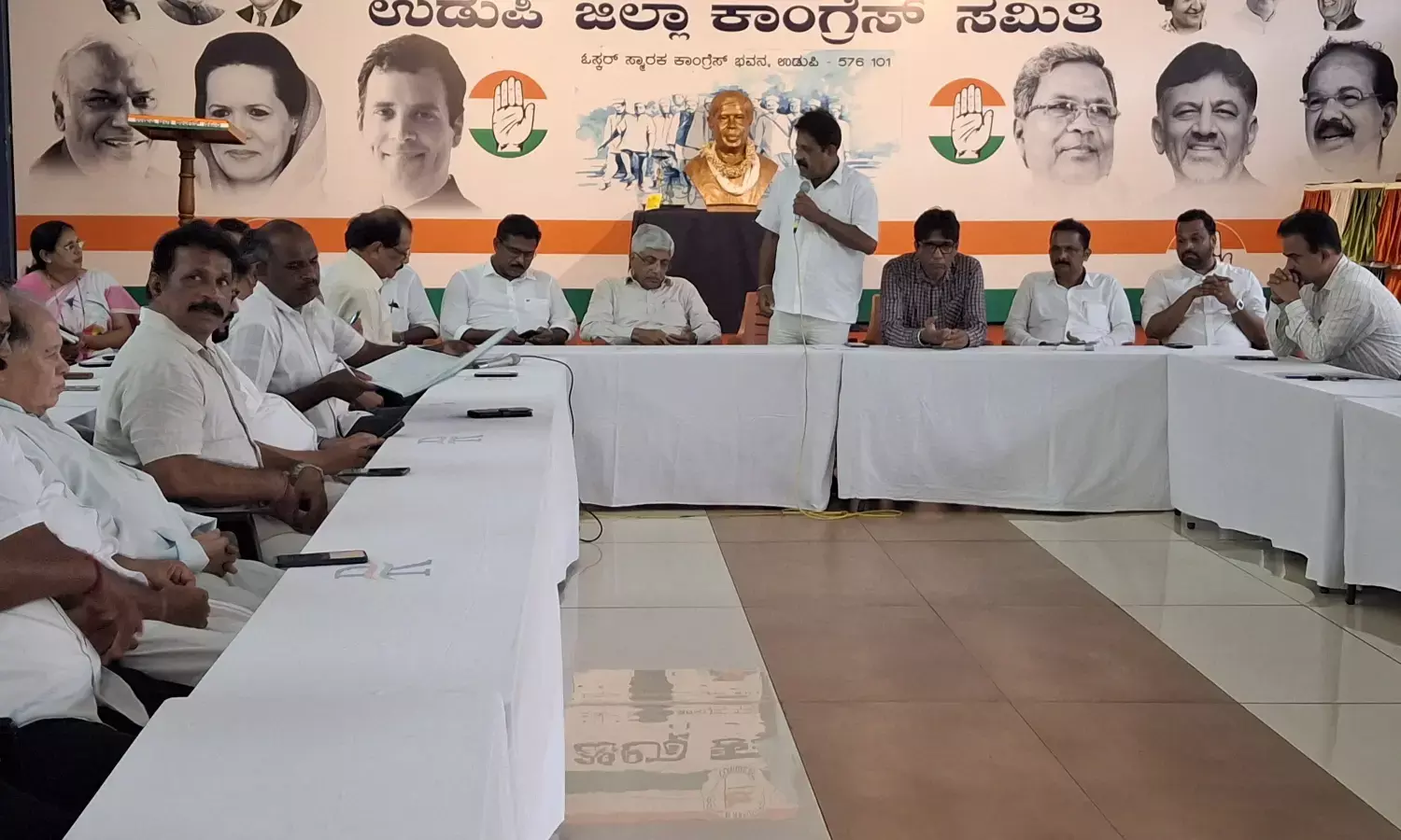 ಕಂದಾಯ ಸಮಸ್ಯೆ| ಸಚಿವರನ್ನು ಕರೆಸಿ ಸಮಾಲೋಚನೆ: ಹೆಗ್ಡೆ ಸಲಹೆ