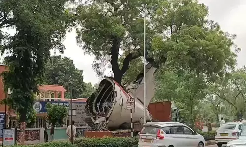 ಏರ್ ಇಂಡಿಯಾ ವಿಮಾನ ದುರಂತ | ವಿಮಾನದ ರೆಕ್ಕೆಯನ್ನು ಹೊತ್ತೊಯ್ಯುತ್ತಿದ್ದ ಟ್ರಕ್ ನಿಂದ ಟ್ರಾಫಿಕ್ ಜಾಮ್