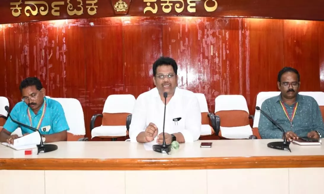 ಕಲಬುರಗಿ | ಜು.2 ರಂದು ಫ.ಗು.ಹಳಕಟ್ಟಿ ಜನ್ಮದಿನವನ್ನು ವಿಜೃಂಭಣೆಯಿಂದ ಆಚರಿಸಲು ಎಡಿಸಿ ರಾಯಪ್ಪ ಹುಣಸಗಿ ಸೂಚನೆ ಕಲಬುರಗಿ | ಜು.2 ರಂದು ಫ.ಗು.ಹಳಕಟ್ಟಿ ಜನ್ಮದಿನವನ್ನು ವಿಜೃಂಭಣೆಯಿಂದ ಆಚರಿಸಲು ಎಡಿಸಿ ರಾಯಪ್ಪ ಹುಣಸಗಿ ಸೂಚನೆ