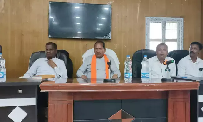 ಬೀದರ್ | ಉತ್ತಮ ಫಲಿತಾಂಶ ನೀಡಿ ಇಲ್ಲದಿದ್ದರೆ ಕೆಲಸ ಬಿಟ್ಟು ಹೋಗಿ : ಶಿಕ್ಷಕರಿಗೆ ಶಾಸಕ ಪ್ರಭು ಚವ್ಹಾಣ್‌ ಎಚ್ಚರಿಕೆ