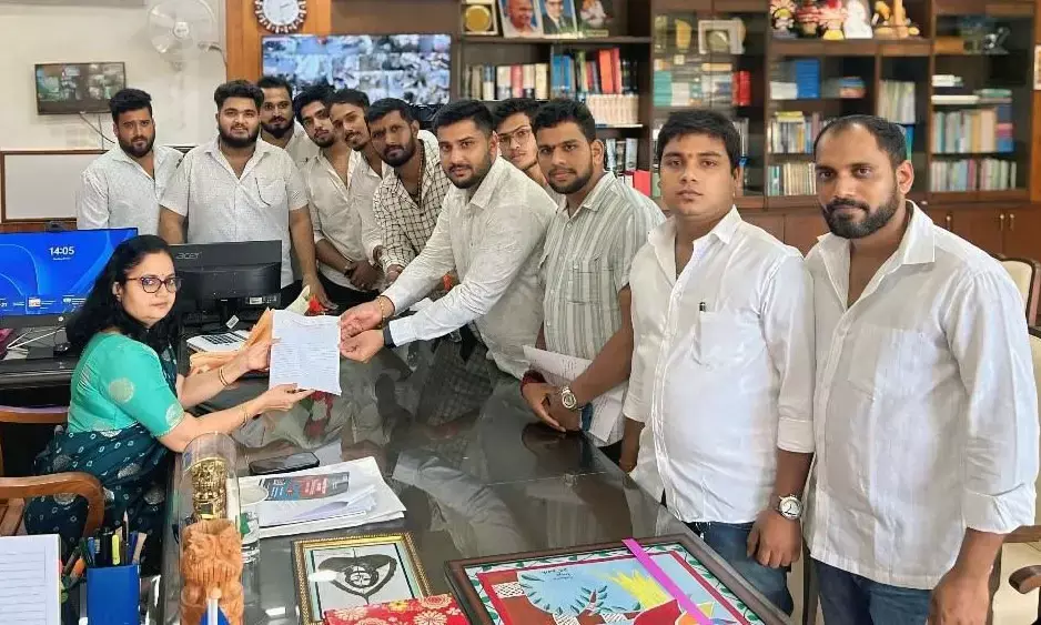 ನರ್ಮ್ ಬಸ್‌ಗಳ ಸಮಸ್ಯೆ ಬಗೆಹರಿಸುವಂತೆ ಆಗ್ರಹಿಸಿ ಡಿಸಿಗೆ ಮನವಿ