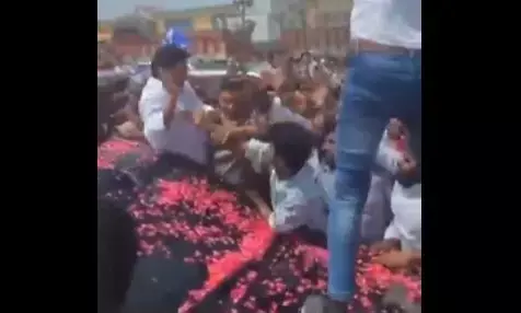 ಕಾರಿನಡಿಗೆ ಬಿದ್ದು ಕಾರ್ಯಕರ್ತ ಮೃತ್ಯು: ಆಂಧ್ರ ಮಾಜಿ ಸಿಎಂ ಜಗನ್ ವಿರುದ್ಧ ಪ್ರಕರಣ ದಾಖಲು