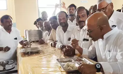 ಕಲಬುರಗಿ | ಇಂದಿರಾ ಕ್ಯಾಂಟೀನ್ ಊಟ ಸವಿದ ಸಚಿವ ಡಾ.ಶರಣಪ್ರಕಾಶ್‌ ಪಾಟೀಲ್‌