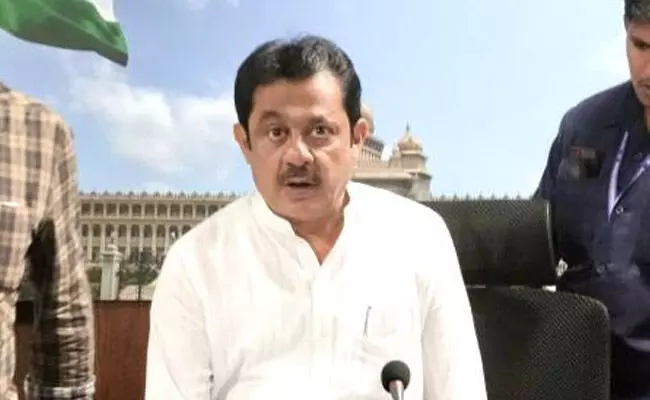 ನನಗೆ ಬಡವರಿಂದ ಹಣ ಪಡೆಯುವ ದಾರಿದ್ರ್ಯ ಬಂದಿಲ್ಲ: ವಸತಿ ಯೋಜನೆಯಲ್ಲಿ ಭ್ರಷ್ಟಾಚಾರ ಆರೋಪಕ್ಕೆ ಸಚಿವ ಝಮೀರ್ ಅಹ್ಮದ್ ಪ್ರತಿಕ್ರಿಯೆ