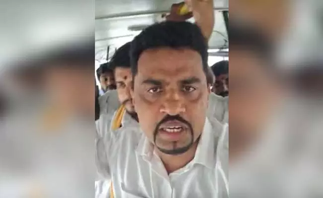 ಸಚಿವ ಝಮೀರ್ ಅಹ್ಮದ್ ನಿವಾಸಕ್ಕೆ ಮುತ್ತಿಗೆ ಹಾಕಲು ಯತ್ನಿಸಿದ ರೂಪೇಶ್ ರಾಜಣ್ಣ ಪೊಲೀಸ್‌ ವಶಕ್ಕೆ