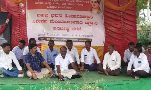 ಕಲಬುರಗಿ | ಬಸವಣ್ಣರ ನಾಮಫಲಕ ತೆರವು: ಅಖಿಲ ಭಾರತ ವೀರಶೈವ ಲಿಂಗಾಯತ ಮಹಾಸಭಾದಿಂದ ಅನಿರ್ಧಿಷ್ಟಾವಧಿ ಧರಣಿ