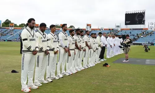 ದುಲೀಪ್ ದೋಶಿ ಗೌರವಾರ್ಥ ಕಪ್ಪು ಪಟ್ಟಿ ಧರಿಸಿ ಆಡಿದ ಭಾರತ, ಇಂಗ್ಲೆಂಡ್ ಆಟಗಾರರು