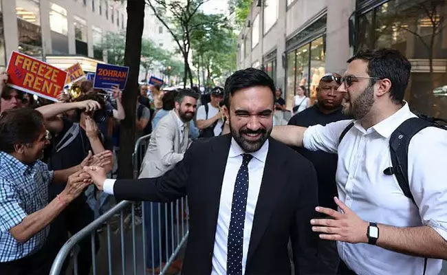 ನ್ಯೂಯಾರ್ಕ್ ಮೇಯರ್ ಹುದ್ದೆ: ಡೆಮಾಕ್ರಟಿಕ್ ಪಕ್ಷದ ಚುನಾವಣೆಯಲ್ಲಿ ಭಾರತೀಯ ಚಿತ್ರ ನಿರ್ಮಾಪಕಿ ಮೀರಾ ನಾಯರ್ ಪುತ್ರನಿಗೆ ಗೆಲುವು