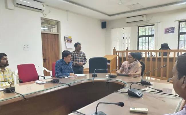 ಯಾದಗಿರಿ | ಜಿಲ್ಲೆಯಲ್ಲಿನ ನಕಲಿ ವೈದ್ಯರು, ಆಸ್ಪತ್ರೆಗಳ ವಿರುದ್ಧ ಕ್ರಿಮಿನಲ್ ಪ್ರಕರಣ ದಾಖಲಿಸಿ : ಜಿಲ್ಲಾಧಿಕಾರಿ ಡಾ.ಸುಶೀಲಾ ಬಿ. ಯಾದಗಿರಿ | ಜಿಲ್ಲೆಯಲ್ಲಿನ ನಕಲಿ ವೈದ್ಯರು, ಆಸ್ಪತ್ರೆಗಳ ವಿರುದ್ಧ ಕ್ರಿಮಿನಲ್ ಪ್ರಕರಣ ದಾಖಲಿಸಿ : ಜಿಲ್ಲಾಧಿಕಾರಿ ಡಾ.ಸುಶೀಲಾ ಬಿ.