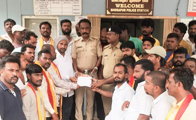 ಯಾದಗಿರಿ | ರೈತರ ಮೇಲೆ ಹಲ್ಲೆ ನಡೆಸಿದವರ ಬಂಧನಕ್ಕೆ ಒತ್ತಾಯಿಸಿ ಮನವಿ