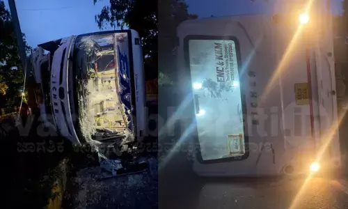 ಕೋಲಾರ: ಡಿವೈಡರ್ ಗೆ ಬಸ್ ಢಿಕ್ಕಿ; ಎಂಟು ಮಂದಿಗೆ ಗಾಯ