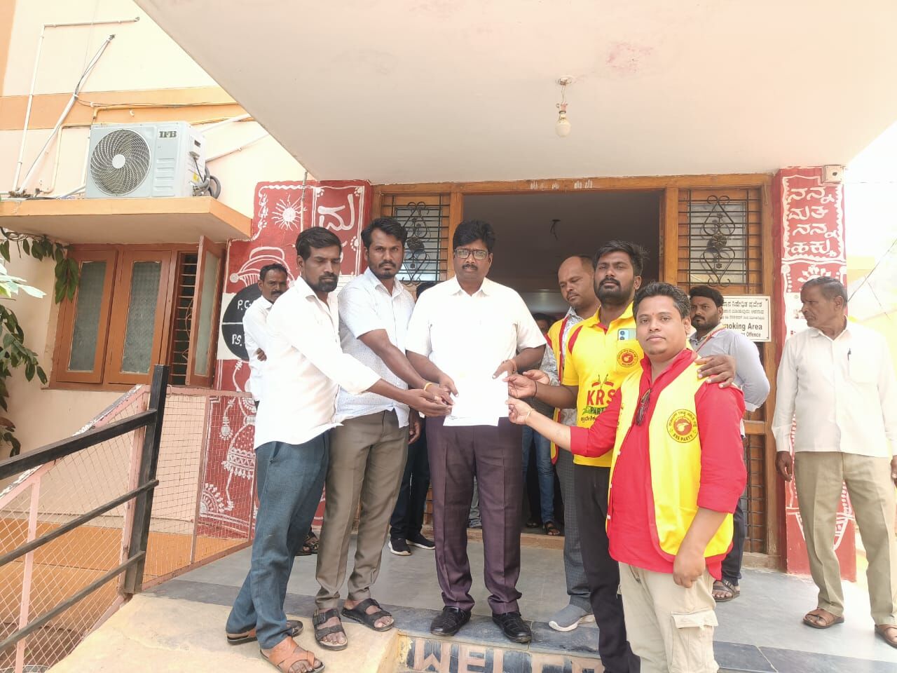 ರಾಯಚೂರು: ಚರಂಡಿ , ಬೋರವೆಲ್ ದುರಸ್ತಿಗೆ ಕೆಆರ್ ಎಸ್ ಆಗ್ರಹ