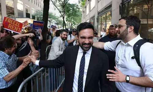 ನ್ಯೂಯಾರ್ಕ್ ಮೇಯರ್ ಹುದ್ದೆ: ಡೆಮಾಕ್ರಟಿಕ್ ಪಕ್ಷದ ಚುನಾವಣೆಯಲ್ಲಿ ಭಾರತೀಯ ಚಿತ್ರ ನಿರ್ಮಾಪಕಿ ಮೀರಾ ನಾಯರ್ ಪುತ್ರನಿಗೆ ಗೆಲುವು