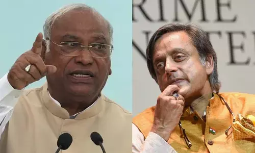 ಕೆಲವರಿಗೆ ಮೋದಿಯೇ ಮೊದಲು: ಶಶಿ ತರೂರ್ ವಿರುದ್ಧ ಮಲ್ಲಿಕಾರ್ಜುನ ಖರ್ಗೆ ವಾಗ್ದಾಳಿ