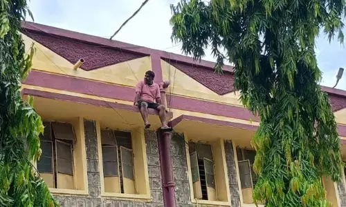 ಯಾದಗಿರಿ | ಸಾಲಕ್ಕಂಜಿ‌ ಸರಕಾರಿ ಆಸ್ಪತ್ರೆ ಬಿಲ್ಡಿಂಗ್ ನಿಂದ ಆತ್ಮಹತ್ಯೆಗೆ ಯತ್ನಿಸಿದ ವ್ಯಕ್ತಿ