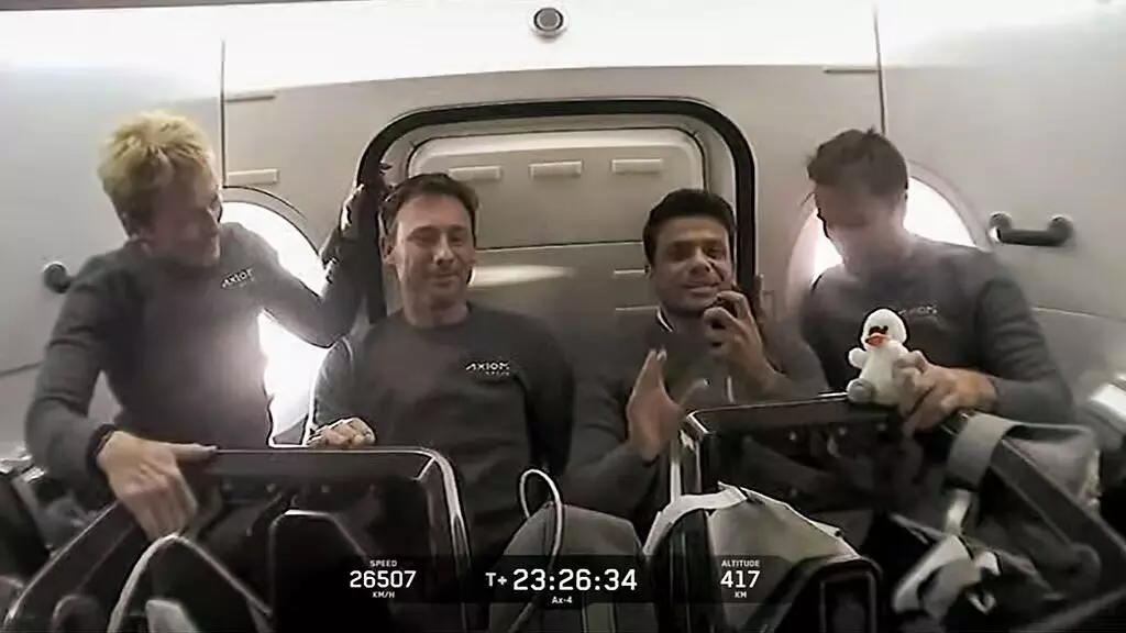 ನಡೆಯುವುದನ್ನು ಹಾಗೂ ತಿನ್ನುವುದನ್ನು ಮಗುವಿನಂತೆ ಕಲಿಯುತ್ತಿದ್ದೇನೆ: ಬಾಹ್ಯಾಕಾಶ ನೌಕೆಯಿಂದ ಶುಭಾಂಶು ಶುಕ್ಲಾ ಸಂದೇಶ ನಡೆಯುವುದನ್ನು ಹಾಗೂ ತಿನ್ನುವುದನ್ನು ಮಗುವಿನಂತೆ ಕಲಿಯುತ್ತಿದ್ದೇನೆ: ಬಾಹ್ಯಾಕಾಶ ನೌಕೆಯಿಂದ ಶುಭಾಂಶು ಶುಕ್ಲಾ ಸಂದೇಶ