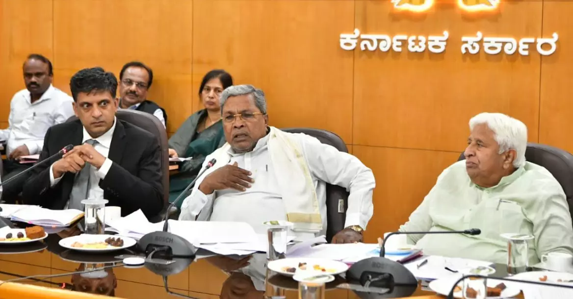 ‘ಪರಿಣಾಮಕಾರಿಯಾಗಿ ಕರ್ತವ್ಯ ನಿರ್ವಹಿಸದಿದ್ದರೆ ನಿಮ್ಮ ಬದಲಾವಣೆ’; ಹೆಚ್ಚುವರಿ ಅಡ್ವೊಕೇಟ್ ಜನರಲ್ಗಳಿಗೆ ಸಿಎಂ ಸಿದ್ದರಾಮಯ್ಯ ಎಚ್ಚರಿಕೆ ‘ಪರಿಣಾಮಕಾರಿಯಾಗಿ ಕರ್ತವ್ಯ ನಿರ್ವಹಿಸದಿದ್ದರೆ ನಿಮ್ಮ ಬದಲಾವಣೆ’; ಹೆಚ್ಚುವರಿ ಅಡ್ವೊಕೇಟ್ ಜನರಲ್ಗಳಿಗೆ ಸಿಎಂ ಸಿದ್ದರಾಮಯ್ಯ ಎಚ್ಚರಿಕೆ