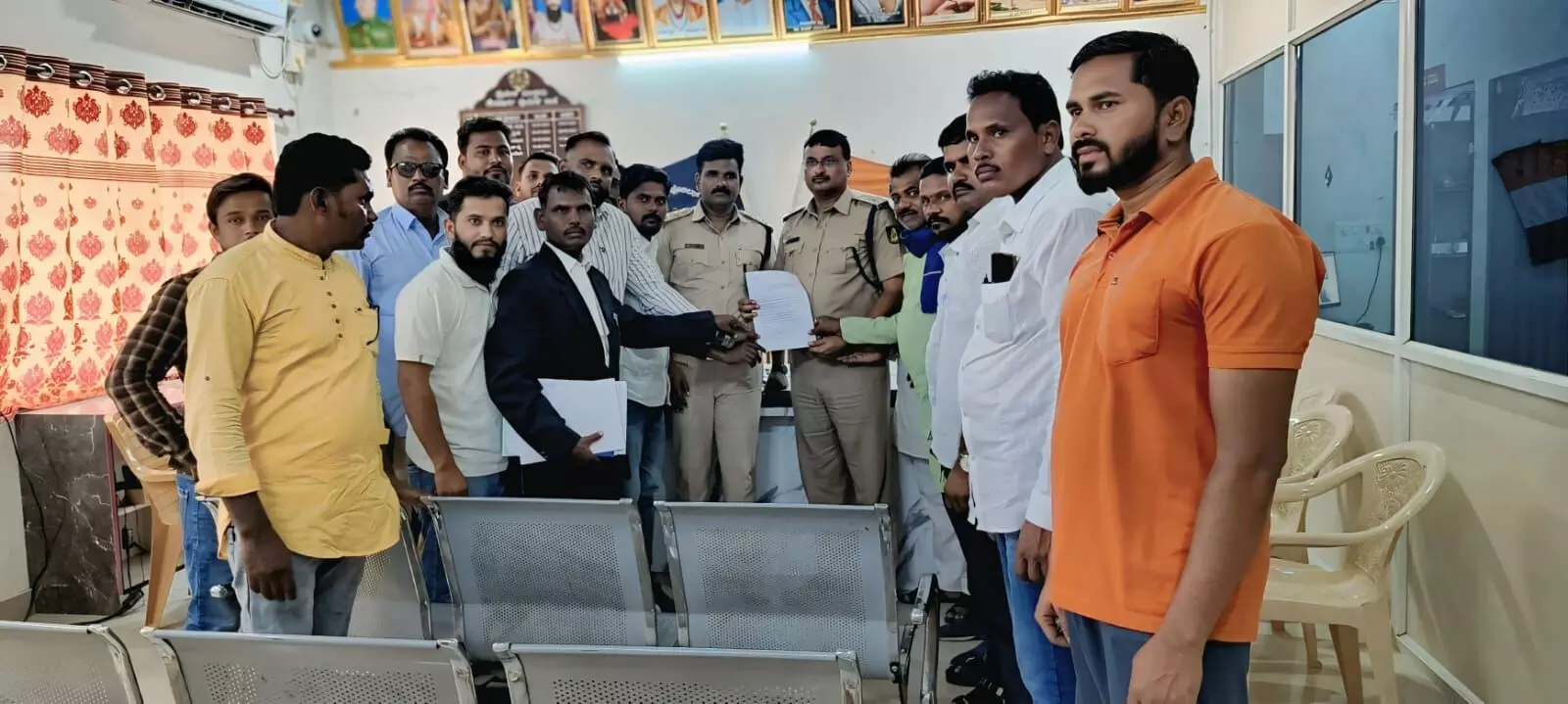 ದೇವದುರ್ಗ | ಅಂಬೇಡ್ಕರ್, ಟಿಪ್ಪು ಸುಲ್ತಾನ್ ರಿಗೆ ಅವಮಾನಿಸುವ ವಿಡಿಯೋ ವೈರಲ್; ದಲಿತಪರ ಸಂಘಟನೆಗಳಿಂದ ಕ್ರಮಕ್ಕೆ ಮನವಿ ದೇವದುರ್ಗ | ಅಂಬೇಡ್ಕರ್, ಟಿಪ್ಪು ಸುಲ್ತಾನ್ ರಿಗೆ ಅವಮಾನಿಸುವ ವಿಡಿಯೋ ವೈರಲ್; ದಲಿತಪರ ಸಂಘಟನೆಗಳಿಂದ ಕ್ರಮಕ್ಕೆ ಮನವಿ