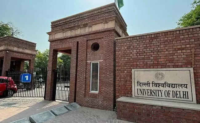 ಇಸ್ಲಾಂ, ಪಾಕ್, ಚೀನಾ ಕುರಿತ ಸ್ನಾತಕೋತ್ತರ ಪಠ್ಯಗಳನ್ನು ಕೈಬಿಡುವ ದಿಲ್ಲಿ ವಿವಿ ಸಮಿತಿ ನಿರ್ಧಾರಕ್ಕೆ ಸದಸ್ಯರ ವಿರೋಧ
