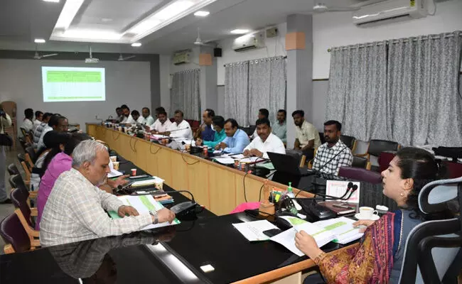 ಕಲಬುರಗಿ | ಕಳಪೆ ಬೀಜ, ನಕಲಿ ರಸಗೊಬ್ಬರ ಮಾರಾಟಗಾರರ ವಿರುದ್ಧ ದೂರು ದಾಖಲಿಸಿ: ಜಿಲ್ಲಾಧಿಕಾರಿ ಫೌಝಿಯಾ ತರುನ್ನುಮ್ ಕಲಬುರಗಿ | ಕಳಪೆ ಬೀಜ, ನಕಲಿ ರಸಗೊಬ್ಬರ ಮಾರಾಟಗಾರರ ವಿರುದ್ಧ ದೂರು ದಾಖಲಿಸಿ: ಜಿಲ್ಲಾಧಿಕಾರಿ ಫೌಝಿಯಾ ತರುನ್ನುಮ್