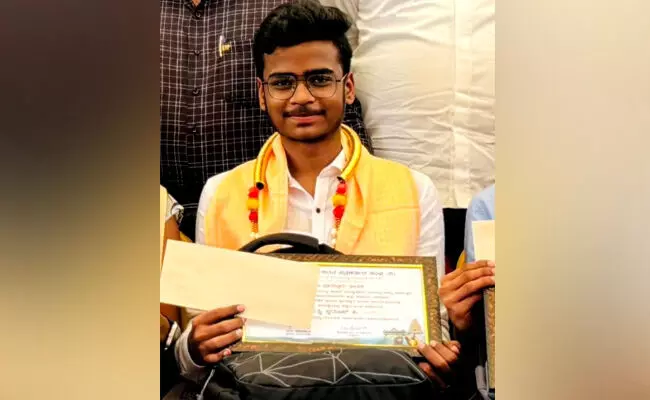 ಕಲಬುರಗಿ | ಶ್ರಾವಕ ಸಿದ್ದರಾಮ ನಡಗೇರಿಗೆ ಪ್ರತಿಭಾ ಪುರಸ್ಕಾರ ಕಲಬುರಗಿ | ಶ್ರಾವಕ ಸಿದ್ದರಾಮ ನಡಗೇರಿಗೆ ಪ್ರತಿಭಾ ಪುರಸ್ಕಾರ