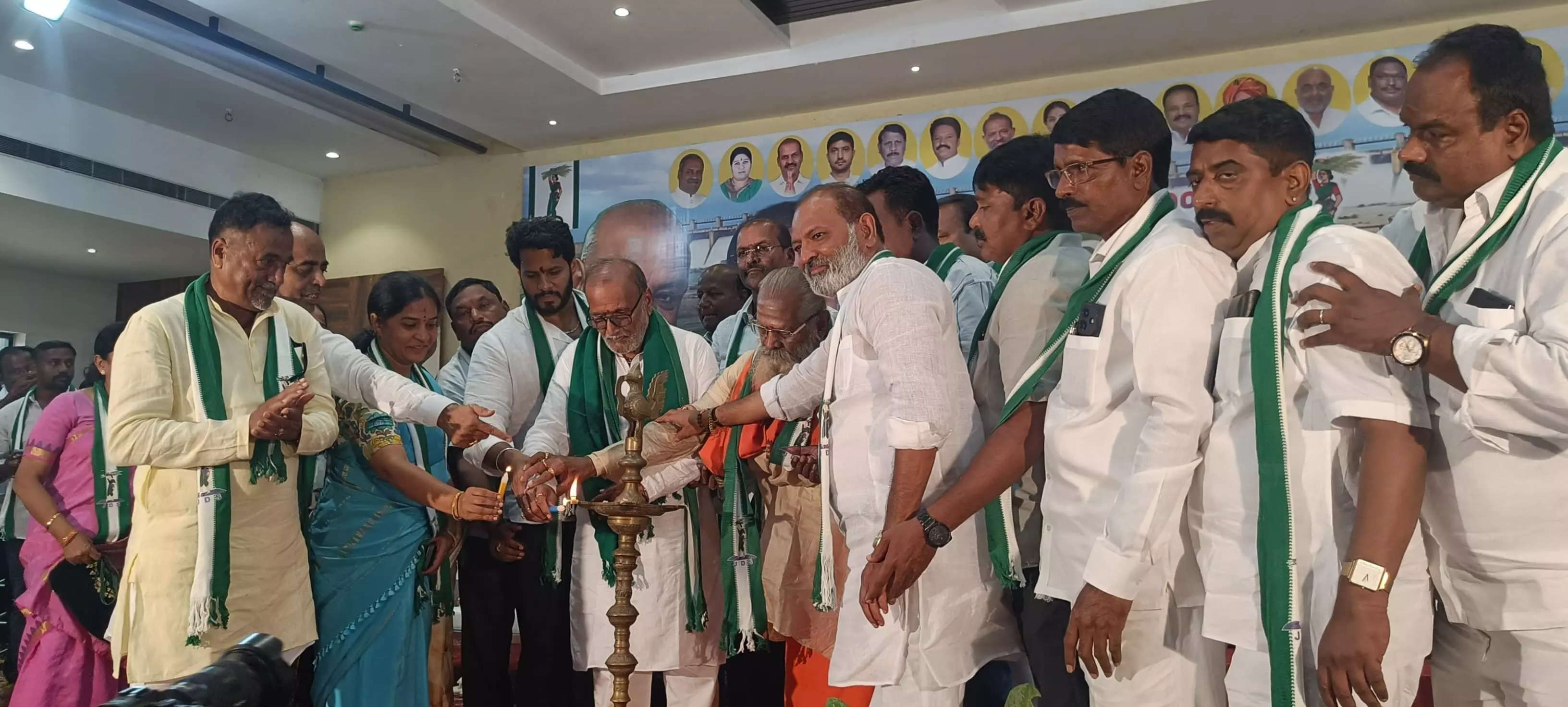 ರಾಜ್ಯ ಸರಕಾರ ರೈತರ ಸಮಸ್ಯೆಗೆ ಕಿವಿಗೊಡುತ್ತಿಲ್ಲ : ನಿಖಿಲ್ ಕುಮಾರಸ್ವಾಮಿ ಆಕ್ರೋಶ