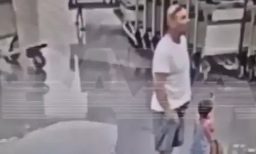 ಅಫ್ಘಾನ್‌ ಮೂಲದ ಮಗುವನ್ನು ವಿಮಾನ ನಿಲ್ದಾಣದಲ್ಲಿ ನೆಲಕ್ಕೆ ಬಡಿದು ಕ್ರೂರವಾಗಿ ಹಲ್ಲೆ ನಡೆಸಿದ ಬೆಲರೂಸಿಯನ್ ಪ್ರಜೆ ವಿರುದ್ಧ ಕೊಲೆ ಯತ್ನ ಪ್ರಕರಣ ದಾಖಲು