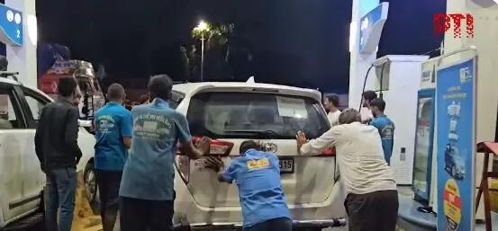 ನೀರು ಮಿಶ್ರಿತ ಡೀಸೆಲ್ ತುಂಬಿಸಿದ ಪೆಟ್ರೋಲ್ ಪಂಪ್ | ಕೆಟ್ಟು ನಿಂತ ಮಧ್ಯಪ್ರದೇಶದ ಮುಖ್ಯಮಂತ್ರಿಯ 19 ಬೆಂಗಾವಲು ವಾಹನಗಳು!