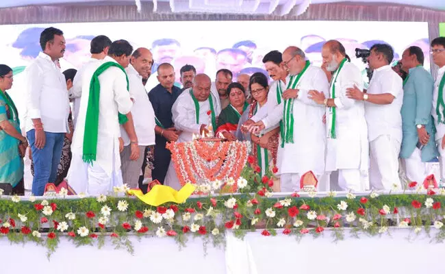 ಕಾಂಗ್ರೆಸ್ ಸರಕಾರ ದಿವಾಳಿಯಾಗಿದೆ, ಗ್ಯಾರಂಟಿಯಿಂದ ಸಮಗ್ರ ಅಭಿವೃದ್ಧಿ ಅಸಾಧ್ಯ: ಮಾಜಿ ಪ್ರಧಾನಿ ದೇವೇಗೌಡ