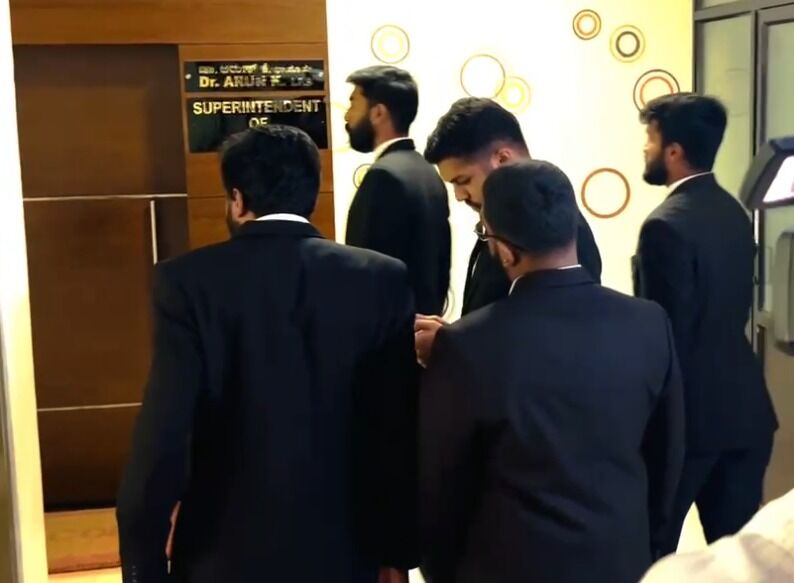 ವಕೀಲರ ತಂಡದಿಂದ ಎಸ್ಪಿ ಕಚೇರಿ ಭೇಟಿ: ಎಸ್ಪಿ ಅನುಪಸ್ಥಿತಿ; ನಿಯೋಗ ವಾಪಸ್