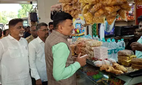 ಹೊಸಪೇಟೆ ಕೇಂದ್ರ ಬಸ್ ನಿಲ್ದಾಣಕ್ಕೆ ಡಿಸಿ ದಿಢೀರ್ ಭೇಟಿ