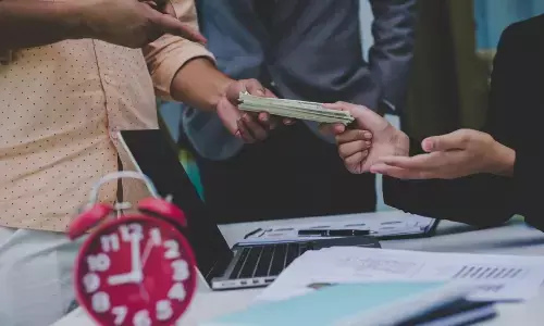 ವಿಜಯಪುರ | ಸಾಲದ ಮೊತ್ತಕ್ಕಾಗಿ ವ್ಯಕ್ತಿಯನ್ನು ಒತ್ತೆ ಇಟ್ಟುಕೊಂಡ ಸಾಲಗಾರ: ಆರೋಪ