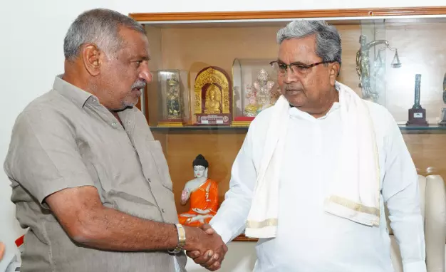 ಮುಖ್ಯಮಂತ್ರಿ ಸಿದ್ದರಾಮಯ್ಯ ಭೇಟಿ ಮಾಡಿದ ಬಿಜೆಪಿ ಮುಖಂಡ ಮಾಧುಸ್ವಾಮಿ