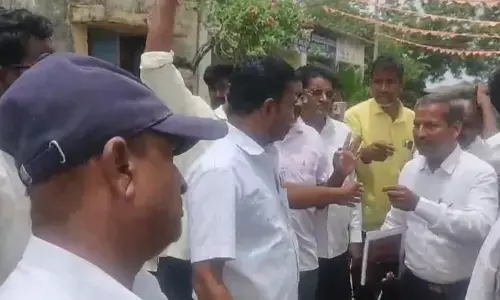 ಬೀದರ್ | ನಿರಂತರ ವಿದ್ಯುತ್ ಕಡಿತ; ಜೆಸ್ಕಾಂ ಕಚೇರಿಗೆ ಆಗಮಿಸಿ ರೈತರಿಂದ ಆಕ್ರೋಶ