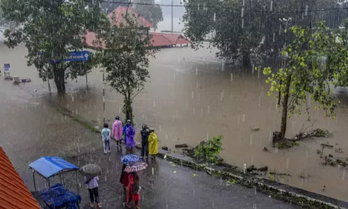 ಕೇರಳದಲ್ಲಿ ಭಾರೀ ಮಳೆ: 5 ಜಿಲ್ಲೆಗಳಿಗೆ ಆರೇಂಜ್ ಎಚ್ಚರಿಕೆ