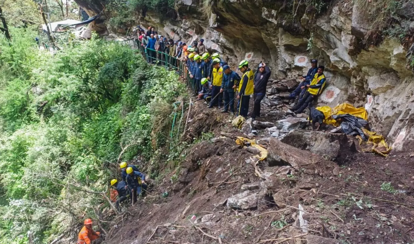 ಉತ್ತರ ಕಾಶಿಯಲ್ಲಿ ಮೇಘಸ್ಫೋಟ: ಒಂಬತ್ತು ಕಾರ್ಮಿಕರು ನಾಪತ್ತೆ ಉತ್ತರ ಕಾಶಿಯಲ್ಲಿ ಮೇಘಸ್ಫೋಟ: ಒಂಬತ್ತು ಕಾರ್ಮಿಕರು ನಾಪತ್ತೆ