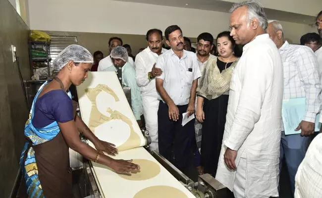 ರಾಜ್ಯದ ‘ಕಾಮ್ ಕಿ ಬಾತ್’ ಯಶಸ್ಸಿನ ಹಿಂದೆ ಸರಕಾರದ ಶ್ರಮ: ಪ್ರಿಯಾಂಕ್ ಖರ್ಗೆ ರಾಜ್ಯದ ‘ಕಾಮ್ ಕಿ ಬಾತ್’ ಯಶಸ್ಸಿನ ಹಿಂದೆ ಸರಕಾರದ ಶ್ರಮ: ಪ್ರಿಯಾಂಕ್ ಖರ್ಗೆ