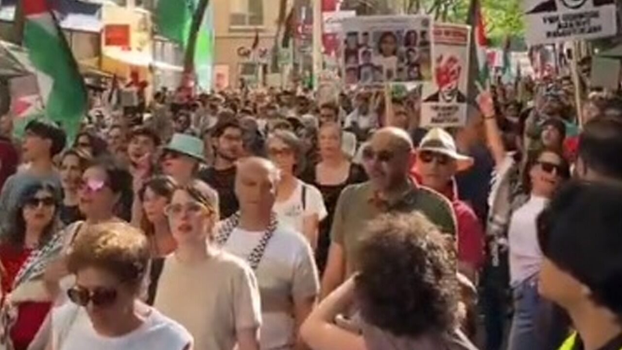 ವಿಯೆನ್ನಾ | ಗಾಝಾದಲ್ಲಿ ಕದನ ವಿರಾಮಕ್ಕೆ ಒತ್ತಾಯಿಸಿ ಪ್ರತಿಭಟನೆ