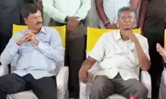 ಒಂದೇ ವೇದಿಕೆಯಲ್ಲಿ ಕಾಣಿಸಿಕೊಂಡ ಜಾರಕಿಹೊಳಿ ಸಹೋದರರು