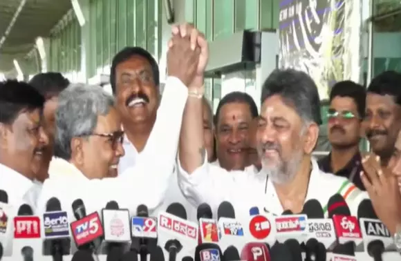 ʼಬಂಡೆ ರೀತಿ ನಮ್ಮ ಸರಕಾರ ಸುಭದ್ರʼ : ಕೈ ಕೈ ಹಿಡಿದು ಒಗ್ಗಟ್ಟು ಪ್ರದರ್ಶಿಸಿದ ಸಿಎಂ, ಡಿಸಿಎಂ