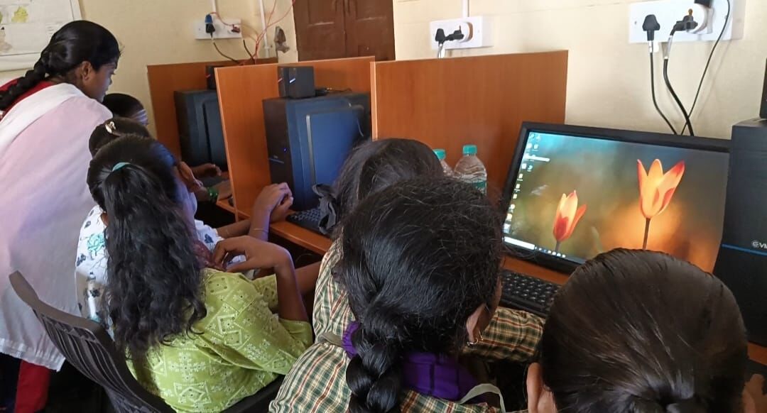 ಗ್ರಾಮೀಣ ವಿದ್ಯಾರ್ಥಿಗಳ ಶೈಕ್ಷಣಿಕ ಅಭಿವೃದ್ಧಿಗೆ ಕಂಪ್ಯೂಟರ್ ತರಬೇತಿ