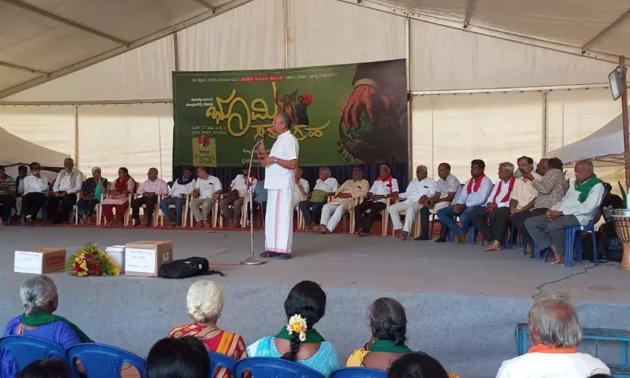 ಬಲವಂತವಾಗಿ ರೈತರ ಜಮೀನು ಕಸಿದುಕೊಳ್ಳುವುದನ್ನು ನಿಲ್ಲಿಸಿ : ಸುಬ್ಬು ಹೊಲೆಯಾರ್