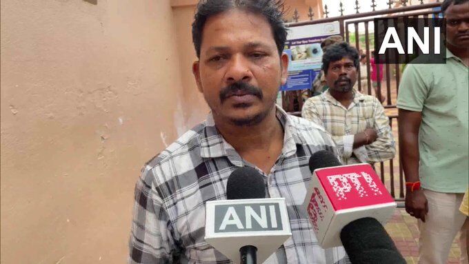 ಒಡಿಶಾ | ಕಾಲ್ತುಳಿತದಿಂದ ರಕ್ಷಿಸಿಕೊಳ್ಳಲು ತಮ್ಮ ಕಾಲಿಗೆ ಬುದ್ಧಿ ಹೇಳಿದ ಪೊಲೀಸರು: ಪ್ರತ್ಯಕ್ಷದರ್ಶಿ