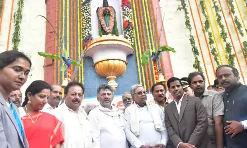 ಜೆಡಿಎಸ್ ಇನ್ನೊಬ್ಬರ ಹೆಗಲ ಮೇಲೆ ಕೈ ಹಾಕೊಂಡೇ ಅಧಿಕಾರಕ್ಕೆ ಬರಬೇಕು, ಸ್ವಂತ ಶಕ್ತಿಯಿಂದ ಸಾಧ್ಯವಿಲ್ಲ: ಸಿಎಂ ಸಿದ್ದರಾಮಯ್ಯ ವ್ಯಂಗ್ಯ