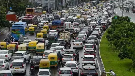 ದಿಲ್ಲಿಯಲ್ಲಿ ಇಂದಿನಿಂದ ಹಳೆಯ ವಾಹನಗಳಿಗೆ ಇಂಧನ ಮಾರಾಟ ನಿಷೇಧ