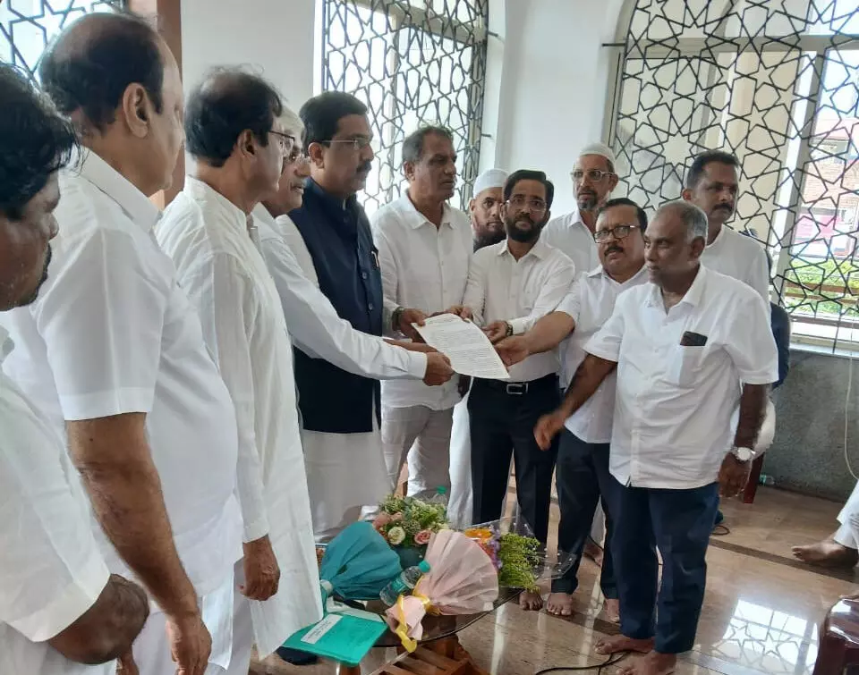 ಉಡುಪಿ: ಕೆಪಿಸಿಸಿ ನಿಯೋಗದಿಂದ ಮುಸ್ಲಿಮ್ ಮುಖಂಡರೊಂದಿಗೆ ಸಮಾಲೋಚನೆ ಉಡುಪಿ: ಕೆಪಿಸಿಸಿ ನಿಯೋಗದಿಂದ ಮುಸ್ಲಿಮ್ ಮುಖಂಡರೊಂದಿಗೆ ಸಮಾಲೋಚನೆ