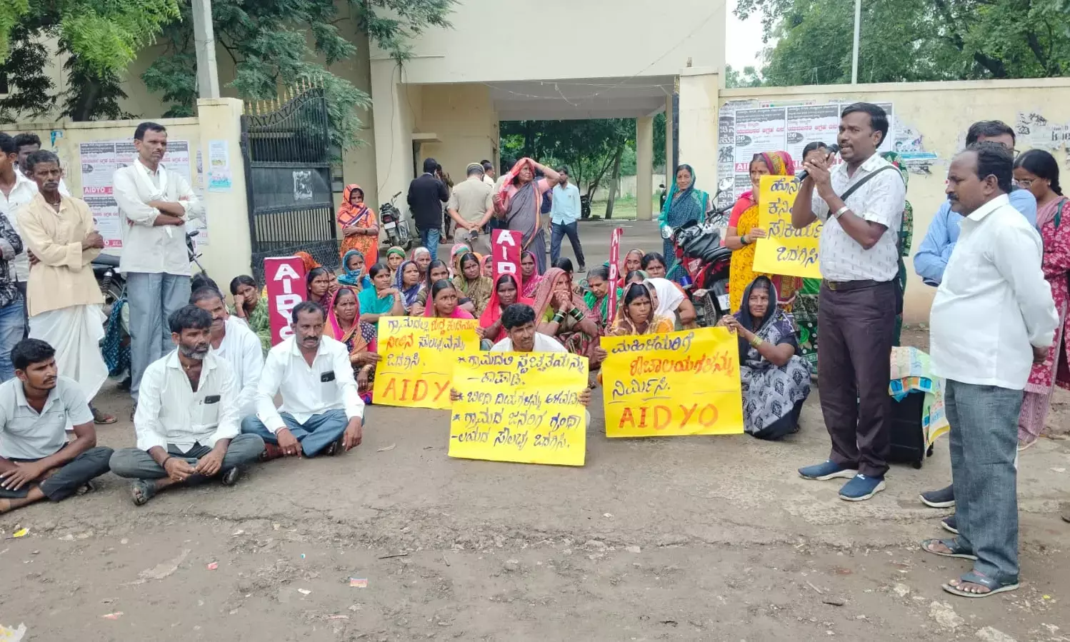 ಕಲಬುರಗಿ | ಹೊನುಗುಂಟ ಗ್ರಾಮಕ್ಕೆ ಮೂಲ ಸೌಕರ್ಯಗಳಿಗೆ ಒತ್ತಾಯಿಸಿ ಪ್ರತಿಭಟನೆ